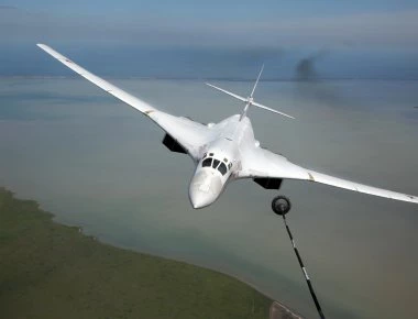 Tu-160: Πάνω από το Βόρειο Πόλο σε αποστολή προσομοίωσης επίθεσης πέταξαν οι «Λευκοί Κύκνοι» της ρωσικής Αεροπορίας